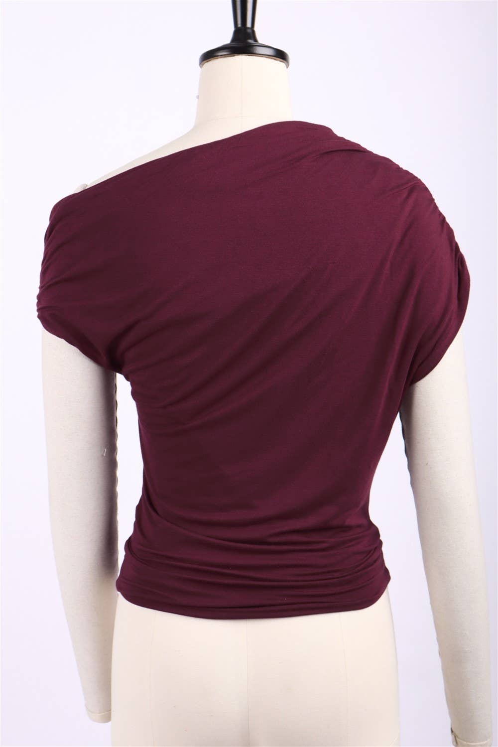 UNBALANCED OFF SHOULDER FITTED TOP
