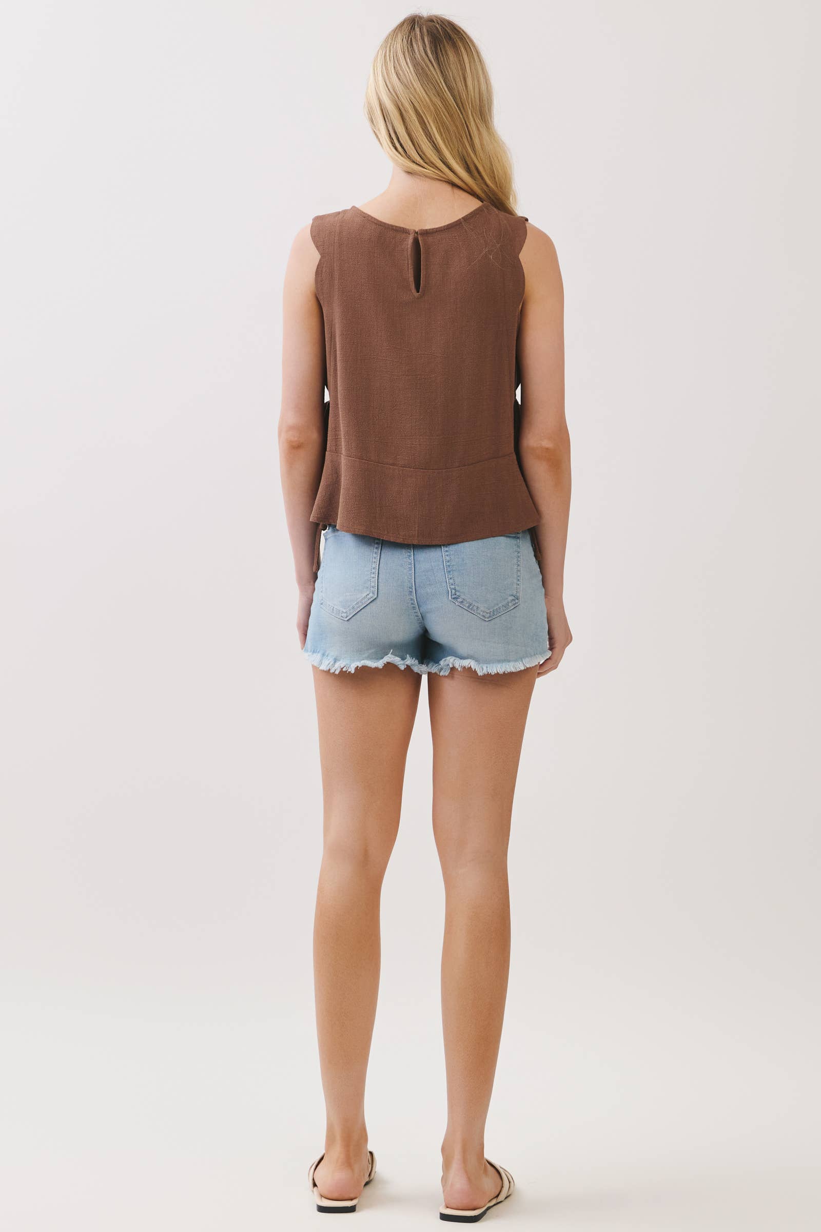 ROUND NECK SIDE TIE SLEEVELESS TOP