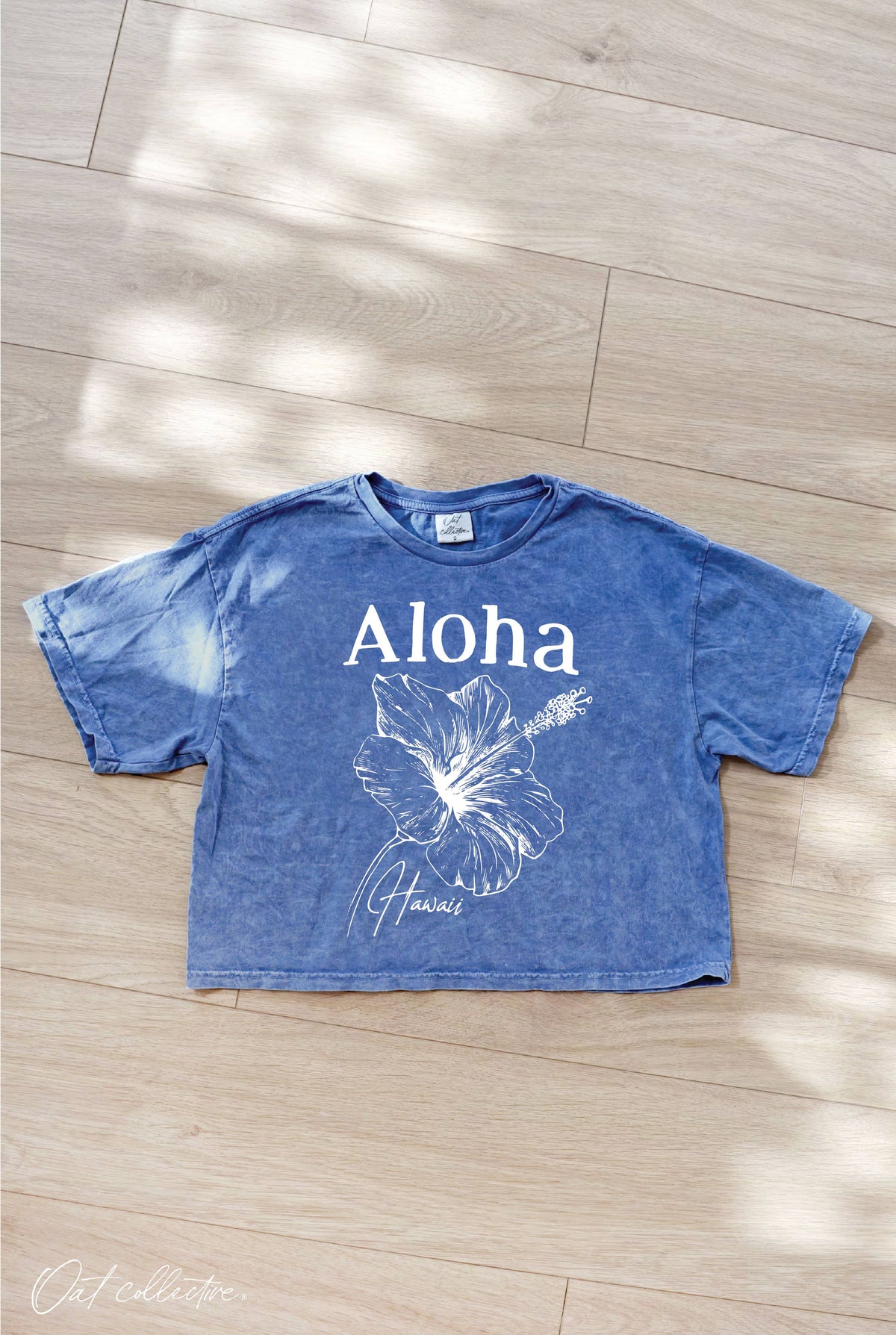 ALOHA HAWAII HIBISCUS Cropped Mineral Washed Graphic Tee