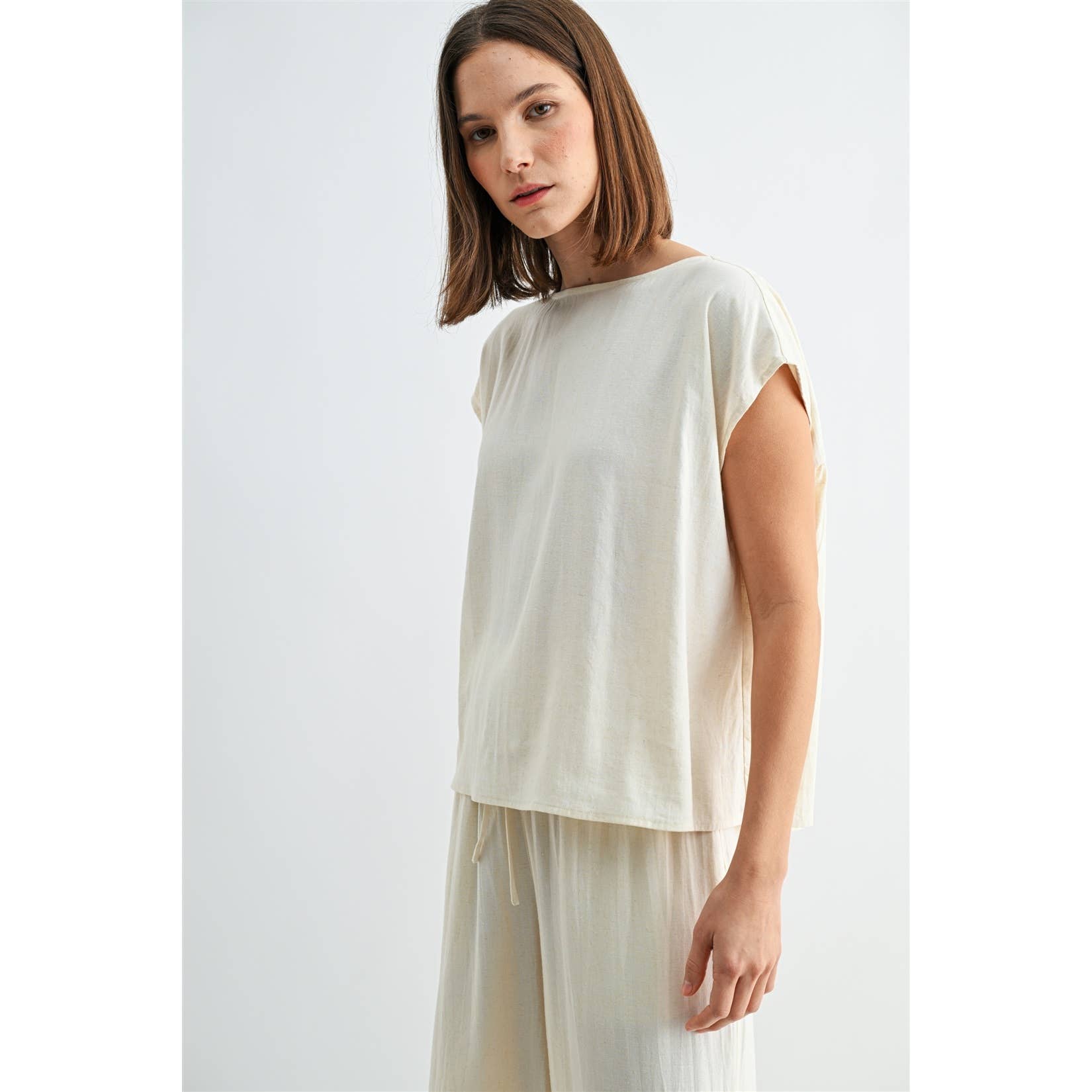 LINEN BLEND WOVEN TOP