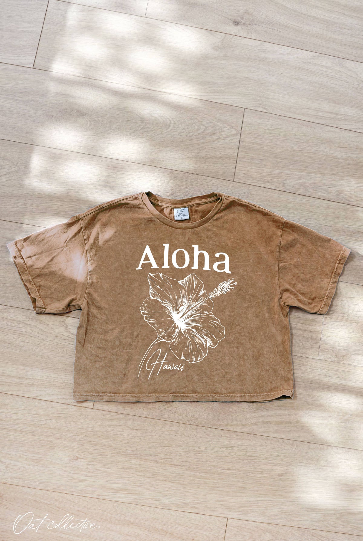 ALOHA HAWAII HIBISCUS Cropped Mineral Washed Graphic Tee