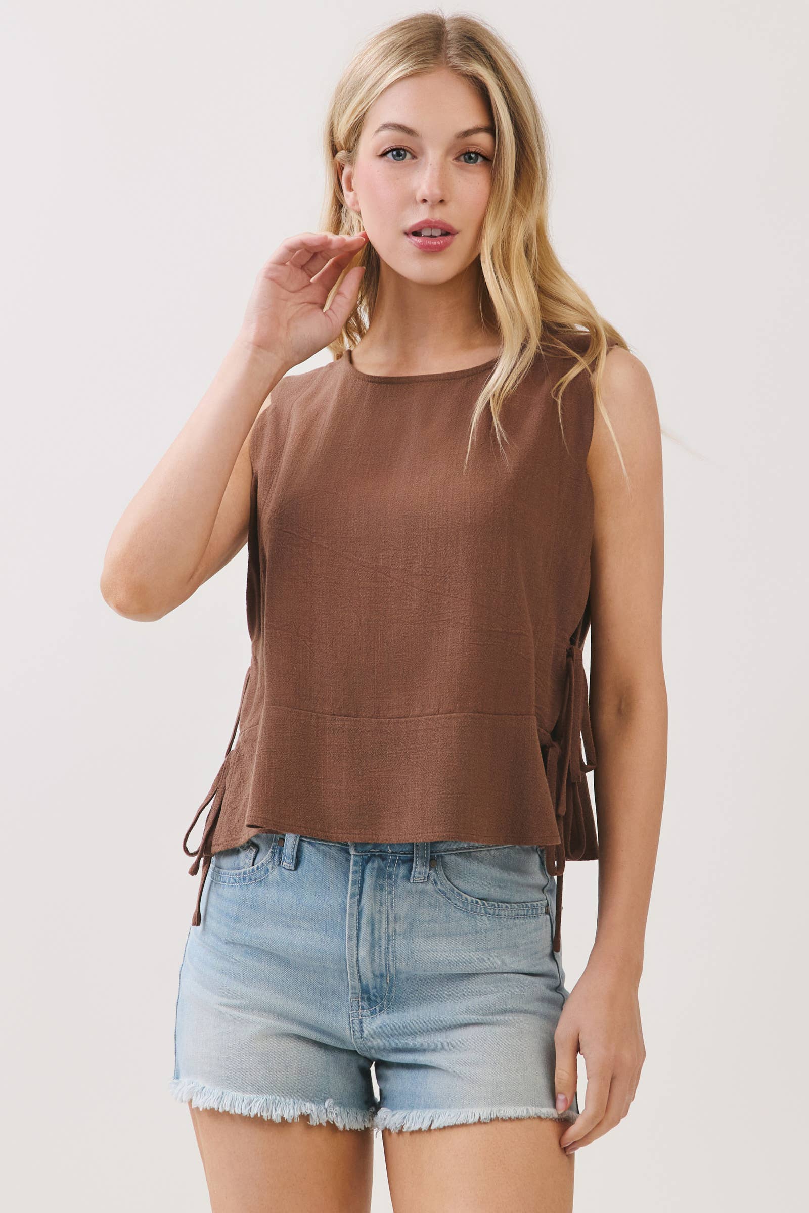 ROUND NECK SIDE TIE SLEEVELESS TOP